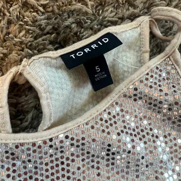 NWT Torrid womens size 5/5x sparkly gold high neck flowy loose tanktop - Picture 3 of 6